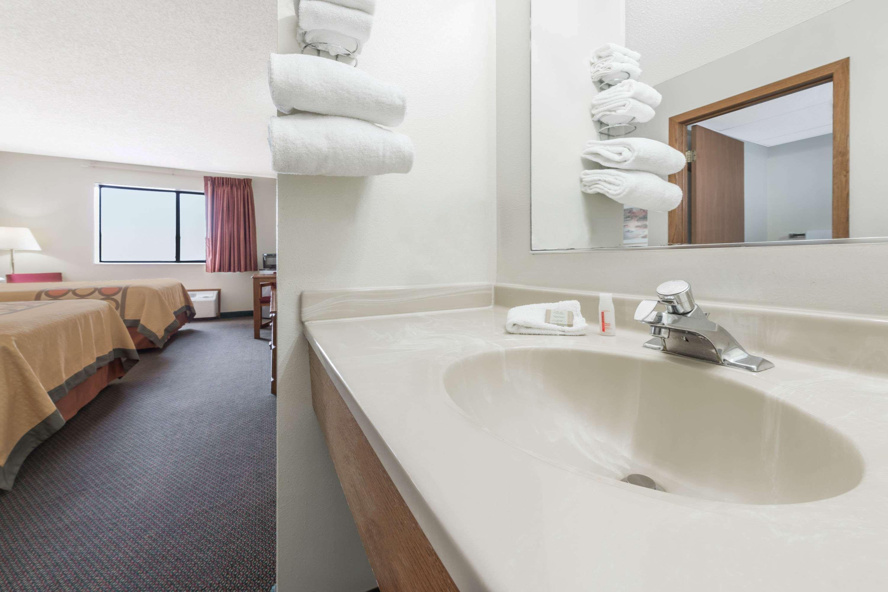 Super 8 By Wyndham Smithville Lake Esterno foto